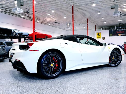 Used 2016 Ferrari 488 GTB RWD image 12