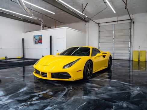 Used 2017 Ferrari 488 Spider image 7