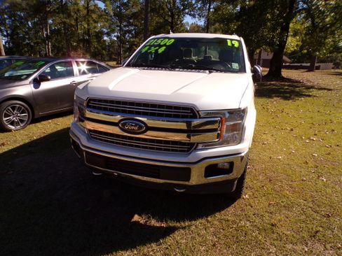 Used 2019 Ford F150 Lariat image 2