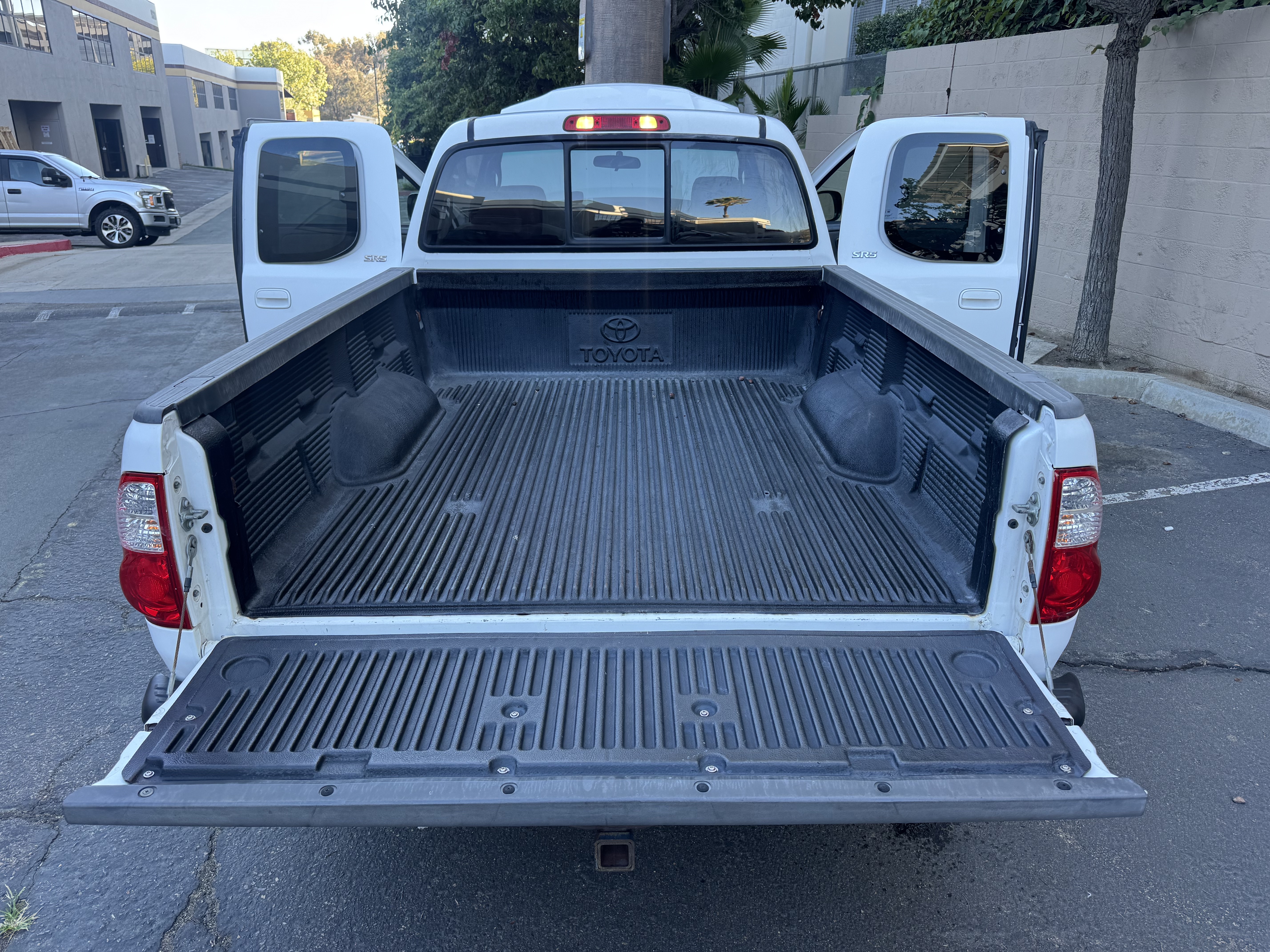 Used 2006 Toyota Tundra w/ TRD Off-Road Package RWD image 9