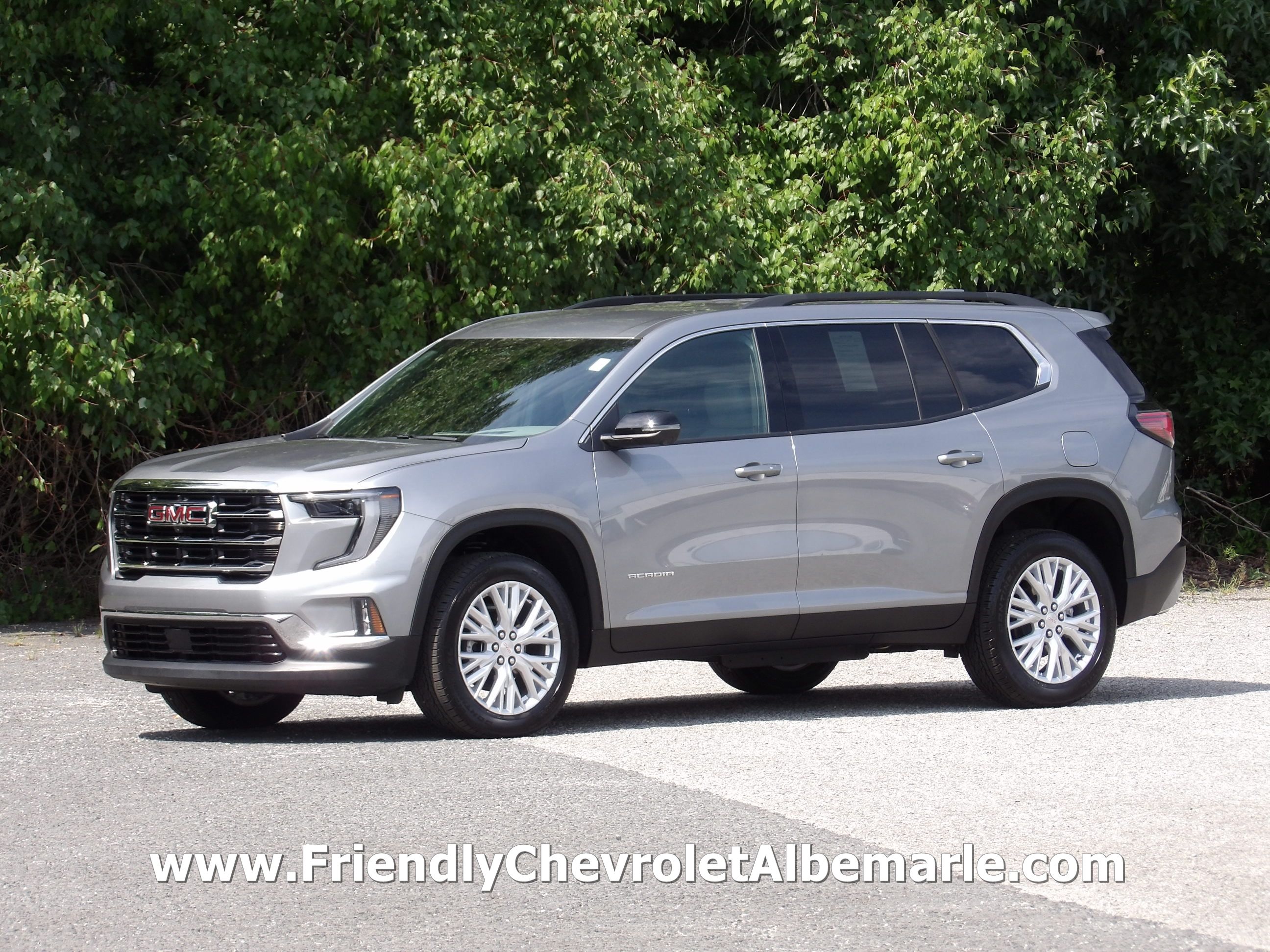 Used 2026 GMC Acadia FWD Elevation image 1