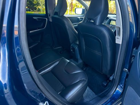 Used 2015 Volvo XC60 T5 Platinum image 16