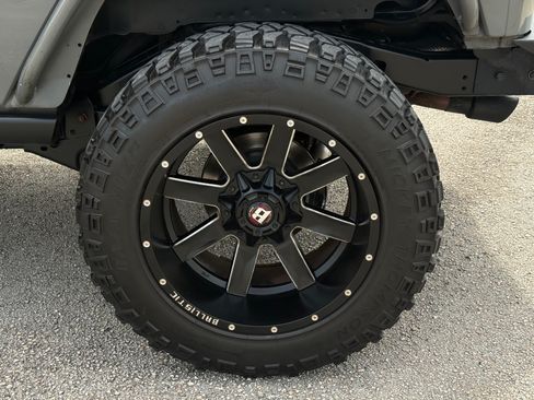 Used 2016 Jeep Wrangler 75th Anniversary AWD/4WD image 87