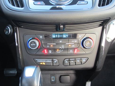 Used 2018 Ford Escape Titanium image 9