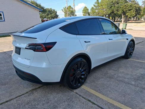 Used 2022 Tesla Model Y AWD Performance image 6