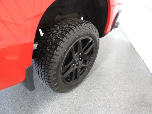 Used 2022 Chevrolet Silverado 1500 4x4 Crew Cab LT Trail Boss image 18