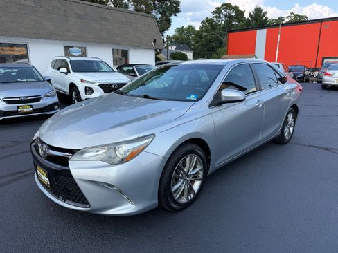 Used 2015 Toyota Camry SE Sedan FWD image 18