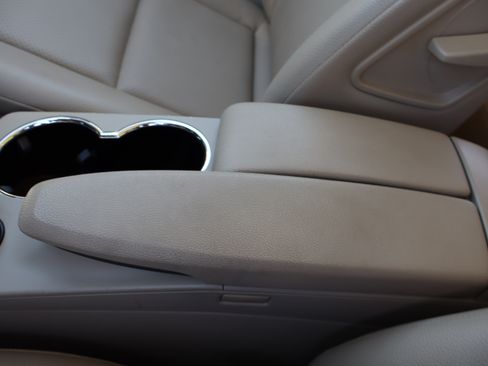 Used 2012 Mercedes-Benz GLK 350 image 29