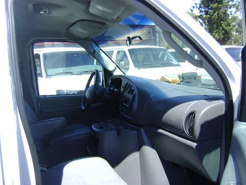 Used 2005 Ford E-250 and Econoline 250 UNAVAIL RWD image 13