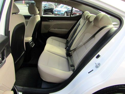 Used 2018 Hyundai Elantra Sedan FWD image 22