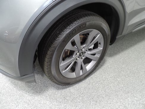 Used 2023 Ford Explorer XLT image 14