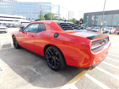 Used 2016 Dodge Challenger R/T Shaker RWD image 5