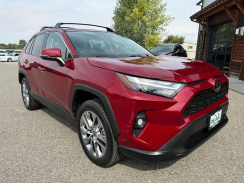 Used 2022 Toyota RAV4 AWD XLE Premium image 7