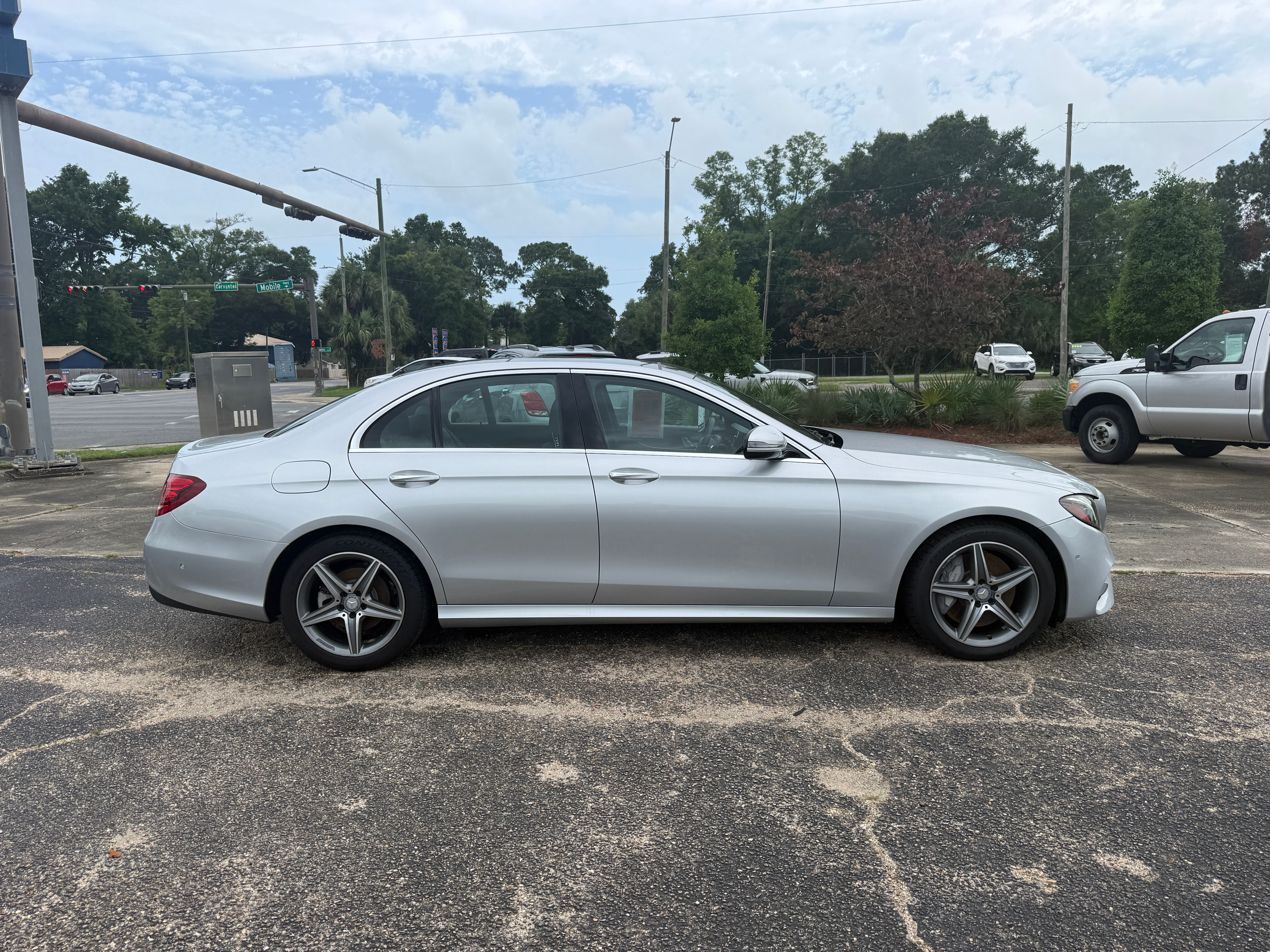 Used 2017 Mercedes-Benz E 300 4MATIC image 5