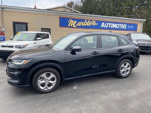 Used 2023 Honda HR-V LX image 2