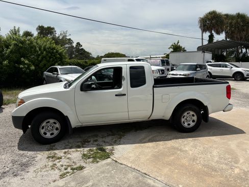 Used 2018 Nissan Frontier 2WD King Cab image 2