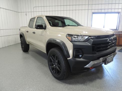 Used 2023 Chevrolet Colorado Trail Boss image 11