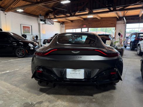 Used 2019 Aston Martin V8 Vantage Coupe RWD image 8