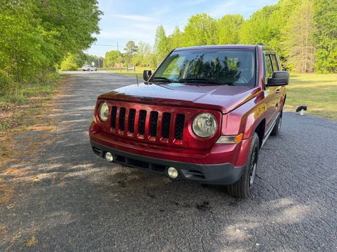 Used 2016 Jeep Patriot Sport image 5