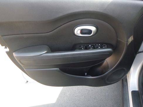 Used 2016 Kia Soul image 11