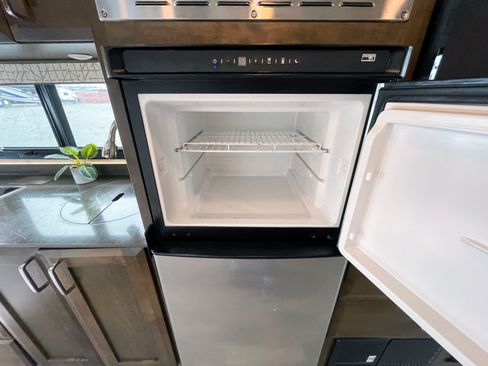 Used 2020 Mercedes-Benz Sprinter 4500 image 20