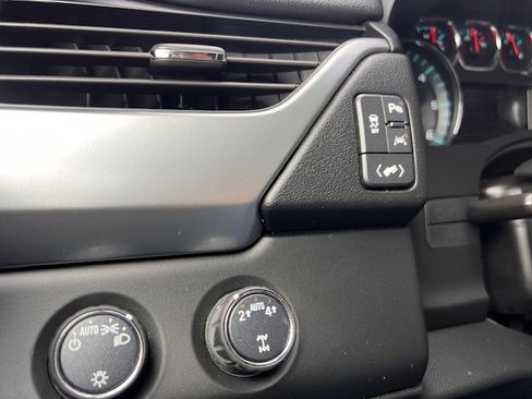 Used 2020 Chevrolet Suburban LT image 15