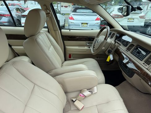 Used 2011 Mercury Grand Marquis LS w/ Premium Package RWD image 16