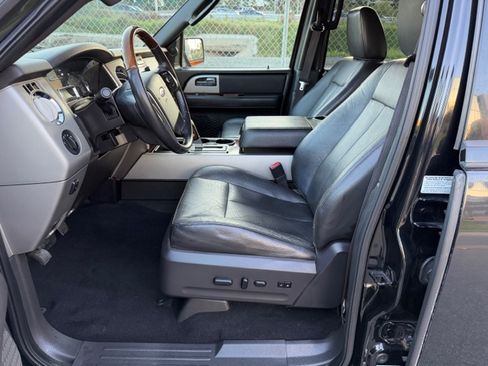 Used 2010 Ford Expedition Limited image 13