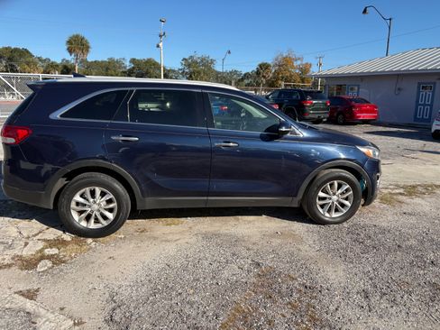 Used 2016 Kia Sorento LX image 4
