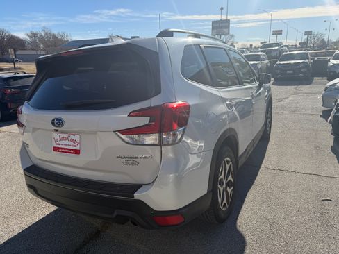 Used 2019 Subaru Forester Premium image 4