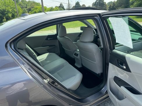 Used 2016 Honda Accord EX-L Sedan image 18