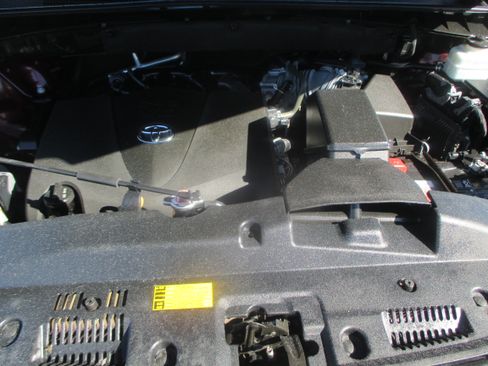 Used 2019 Toyota Highlander XLE image 22