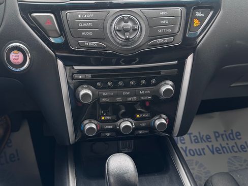 Used 2019 Nissan Pathfinder SE image 14