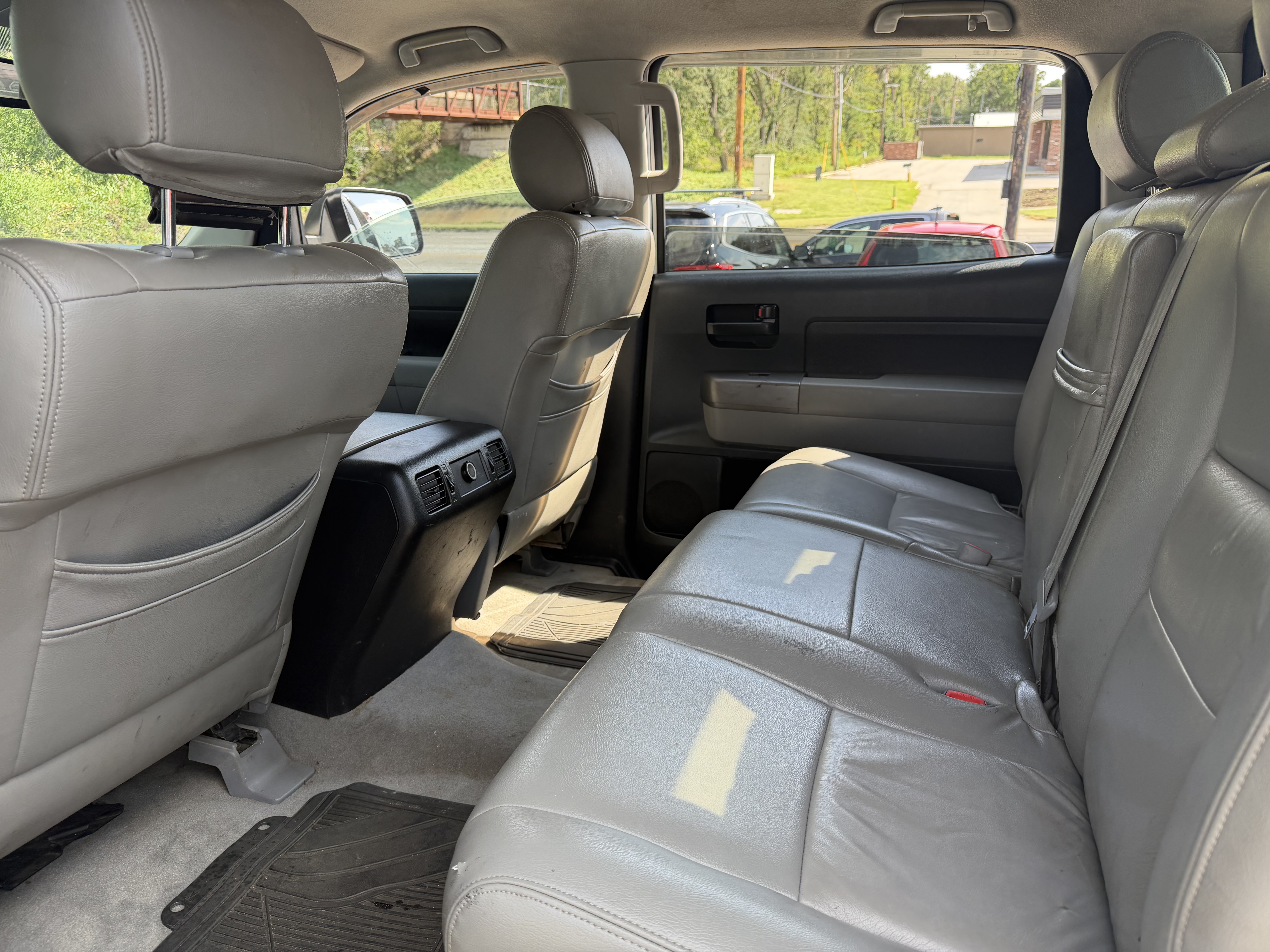 Used 2011 Toyota Tundra 4x4 CrewMax image 12