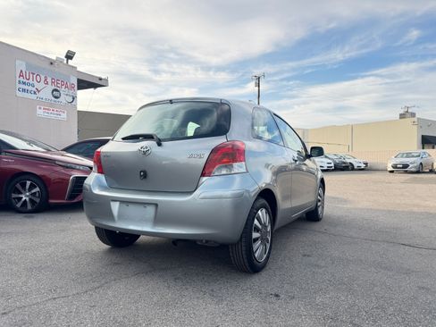 Used 2011 Toyota Yaris image 6