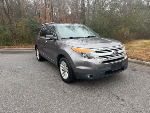 Used 2014 Ford Explorer XLT image 4