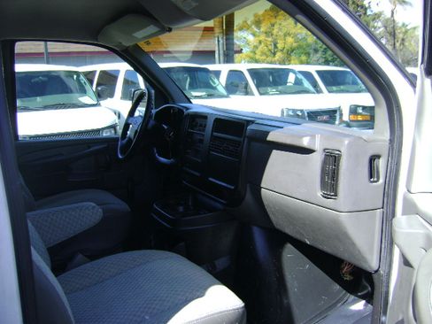 Used 2003 Chevrolet Express 3500 image 11