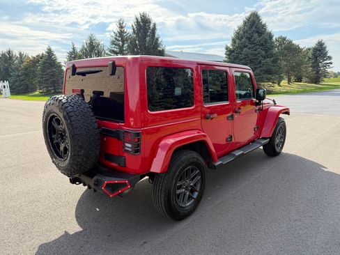Used 2012 Jeep Wrangler Unlimited Sahara image 3
