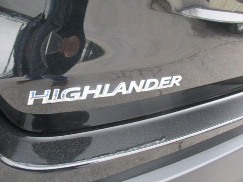 Used 2018 Toyota Highlander XLE image 12