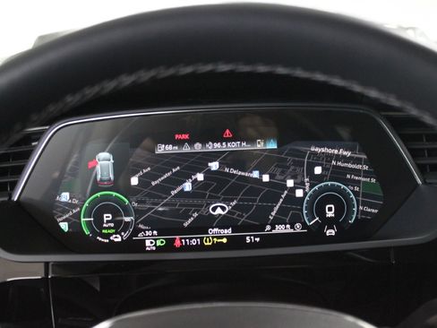 Used 2024 Audi Q8 e-tron Premium image 27