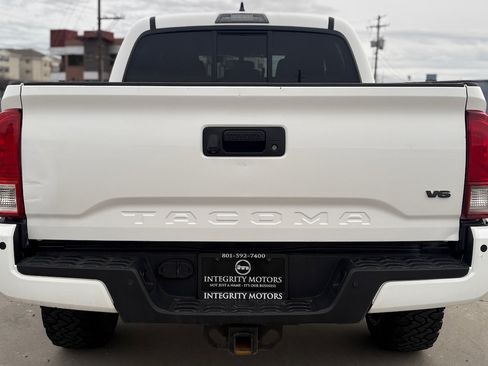 Used 2016 Toyota Tacoma TRD Off-Road image 6