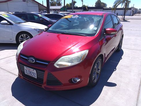 Used 2014 Ford Focus SE Hatchback FWD image 2