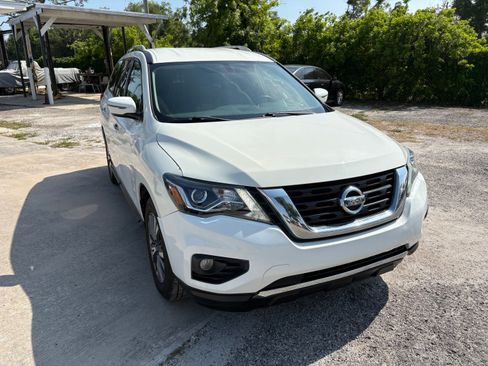 Used 2019 Nissan Pathfinder AWD/4WD image 2