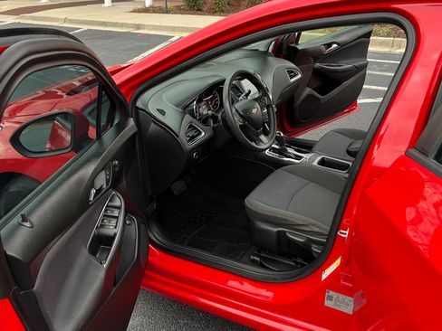 Used 2019 Chevrolet Cruze LS image 9