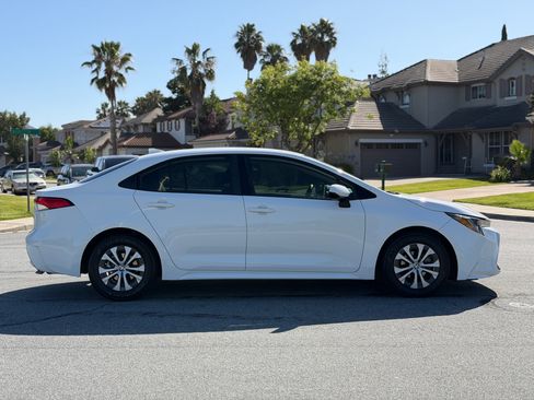 Used 2021 Toyota Corolla LE Hybrid Sedan FWD image 7