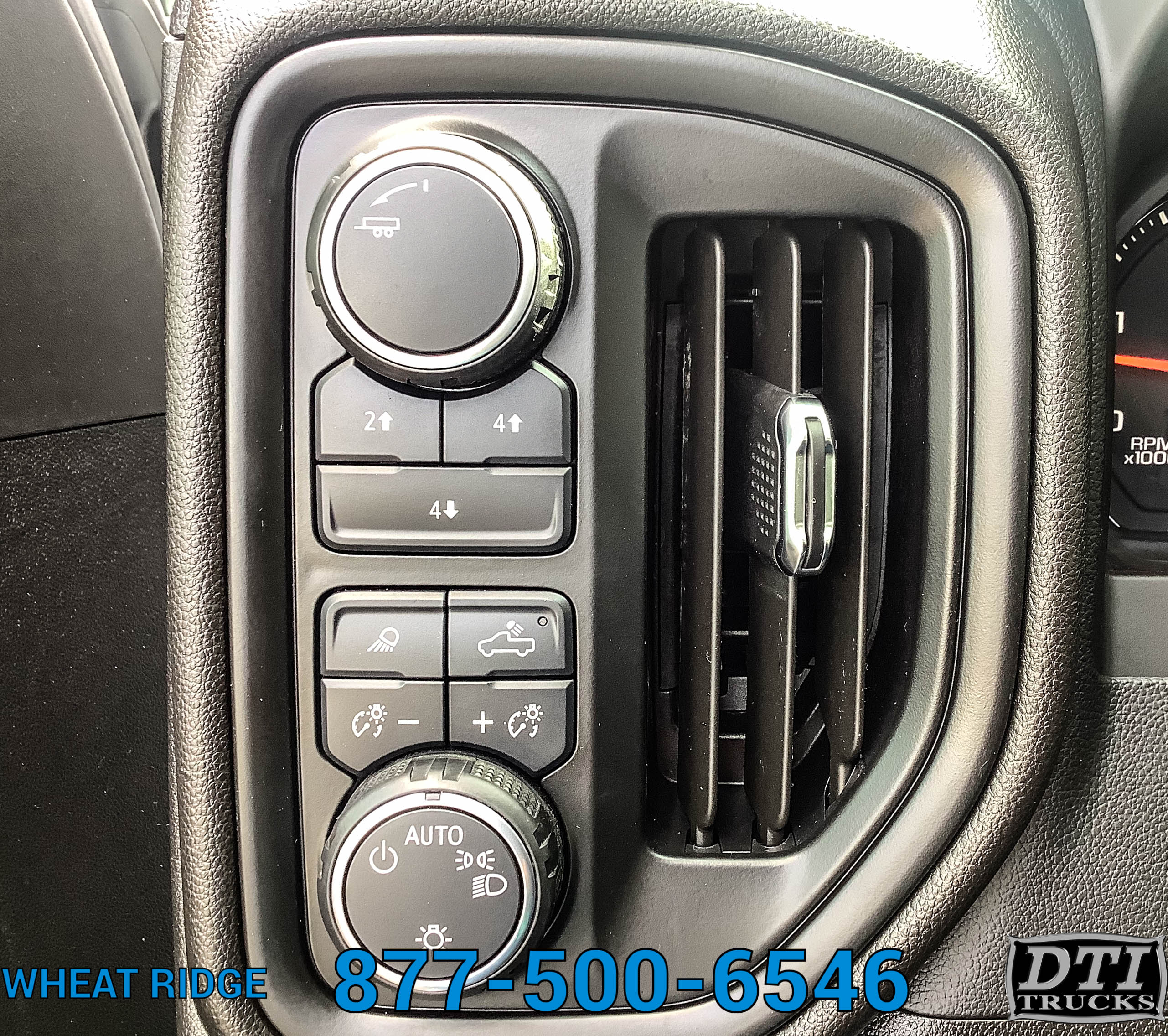 Used 2025 Chevrolet Silverado 2500 4x4 Crew Cab Custom image 21