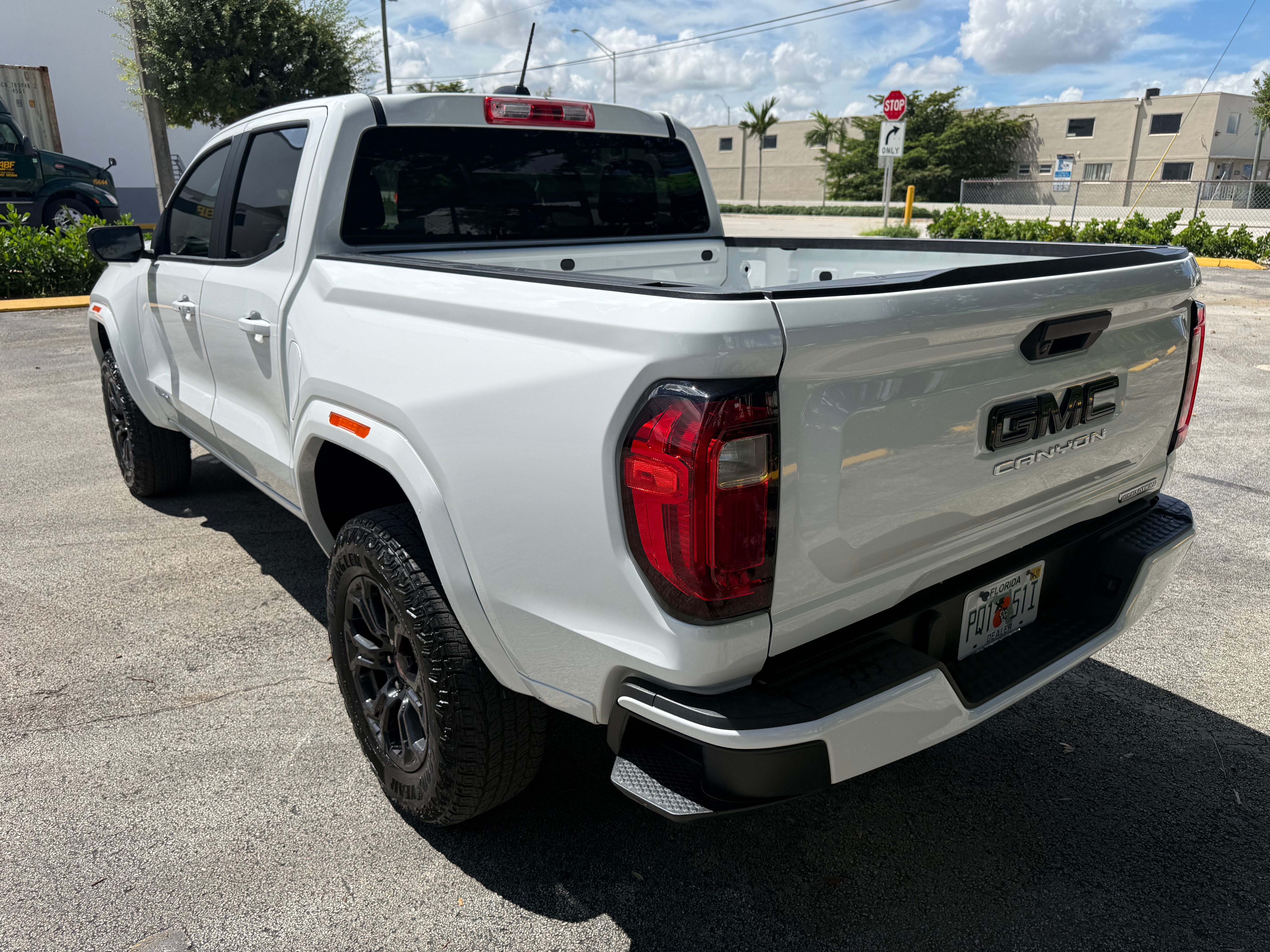 Used 2024 GMC Canyon 2WD Crew Cab Elevation image 18