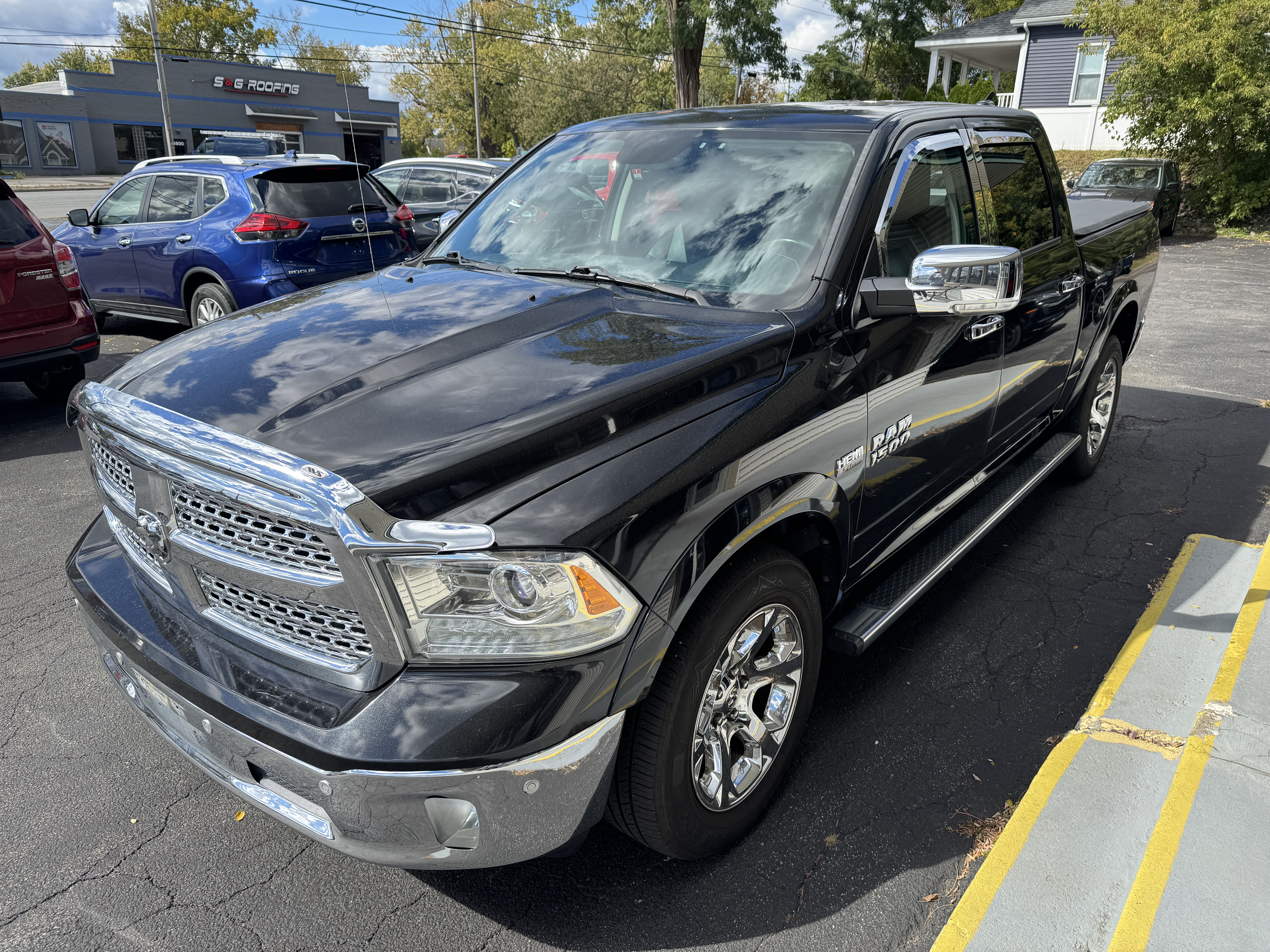 Used 2015 RAM 1500 4x4 Crew Cab Laramie image 3