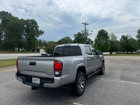 Used 2021 Toyota Tacoma SR5 AWD/4WD image 6