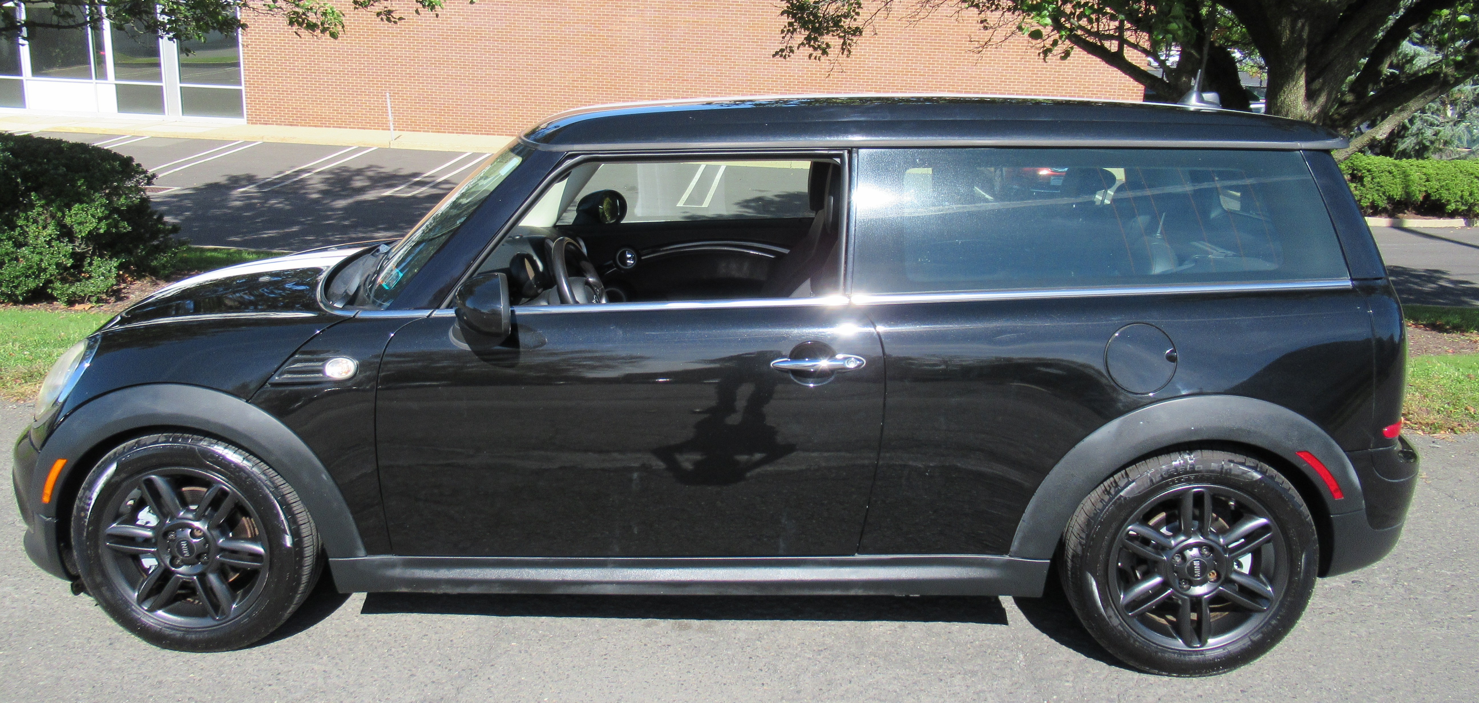 Used 2011 MINI Cooper Clubman FWD image 4